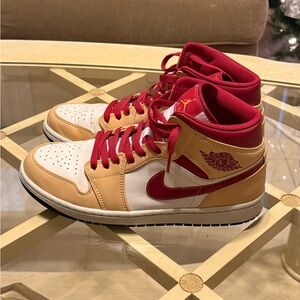 Jordan 1 Mids